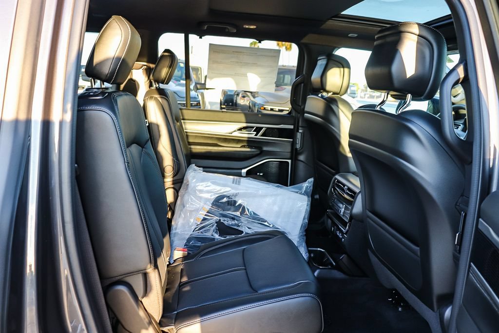 New 2026 Jeep Grand Wagoneer Limited AWD/4WD image 18