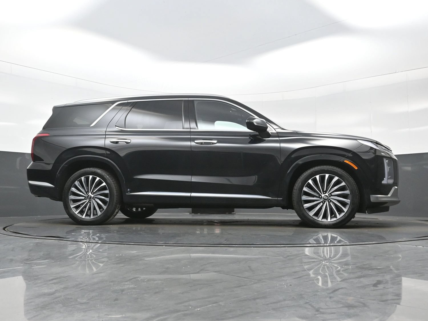 Certified 2023 Hyundai Palisade Calligraphy w/ Cargo Package AWD/4WD image 31