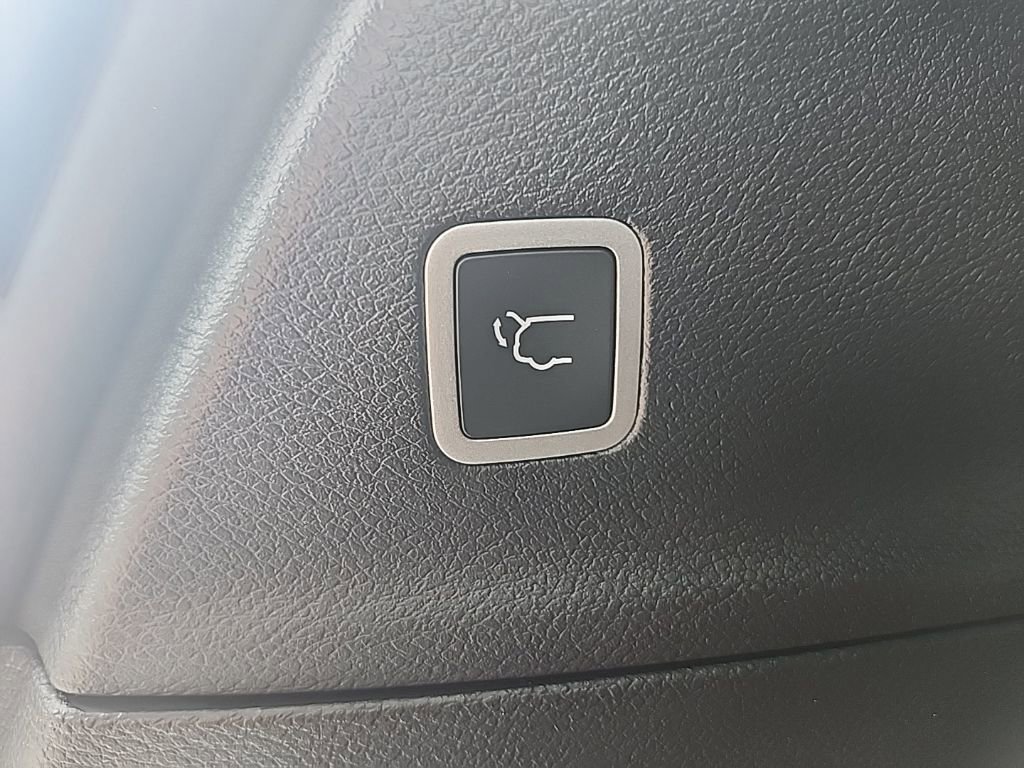 New 2026 Chrysler Pacifica Limited image 18