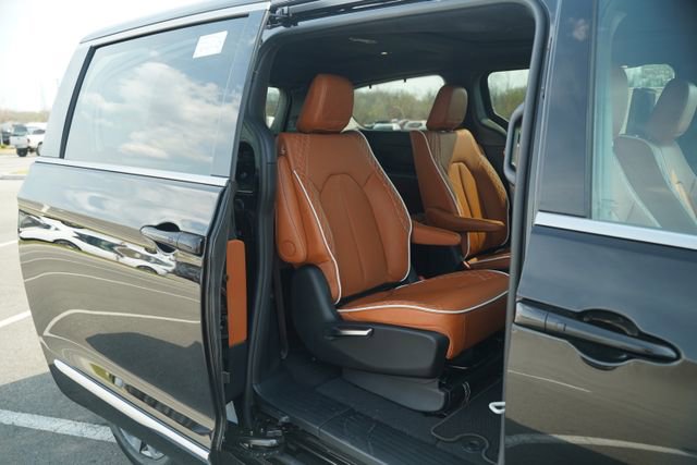 New 2026 Chrysler Pacifica Pinnacle AWD/4WD image 19