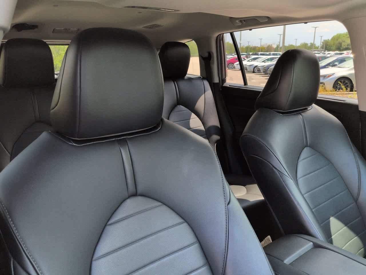 Certified 2021 Toyota Highlander XLE FWD image 7