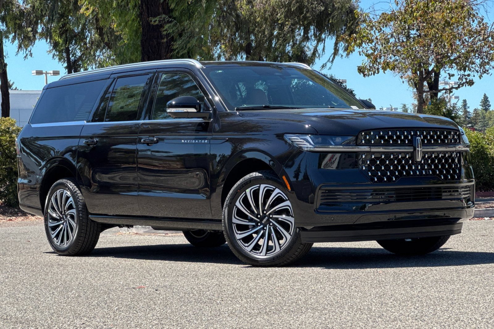 New 2027 Lincoln Navigator L Black Label AWD/4WD image 2