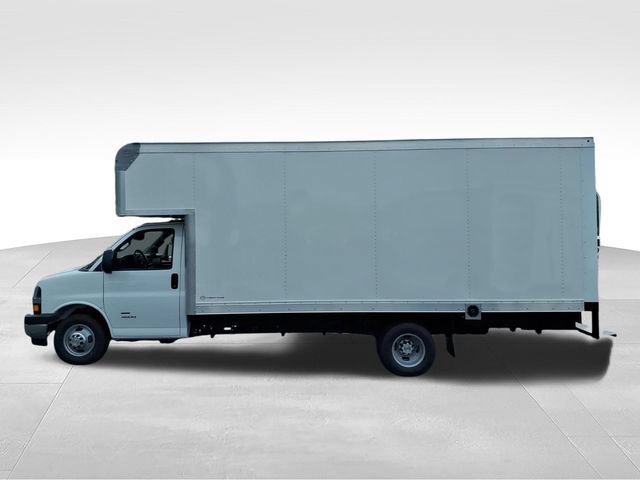 New 2026 Chevrolet Express 4500 w/ Power Convenience Package RWD image 4