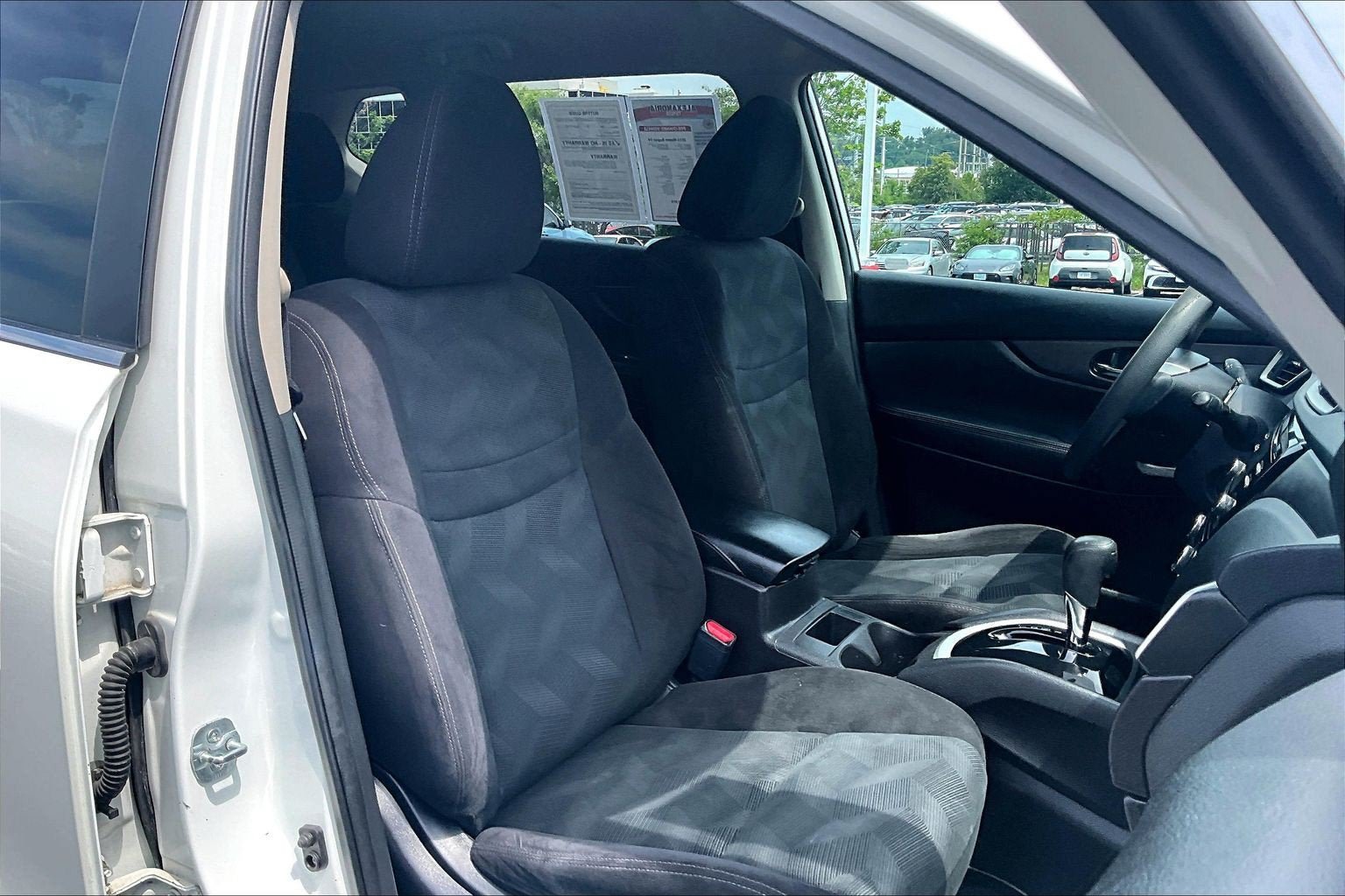 Used 2015 Nissan Rogue SV AWD/4WD image 7