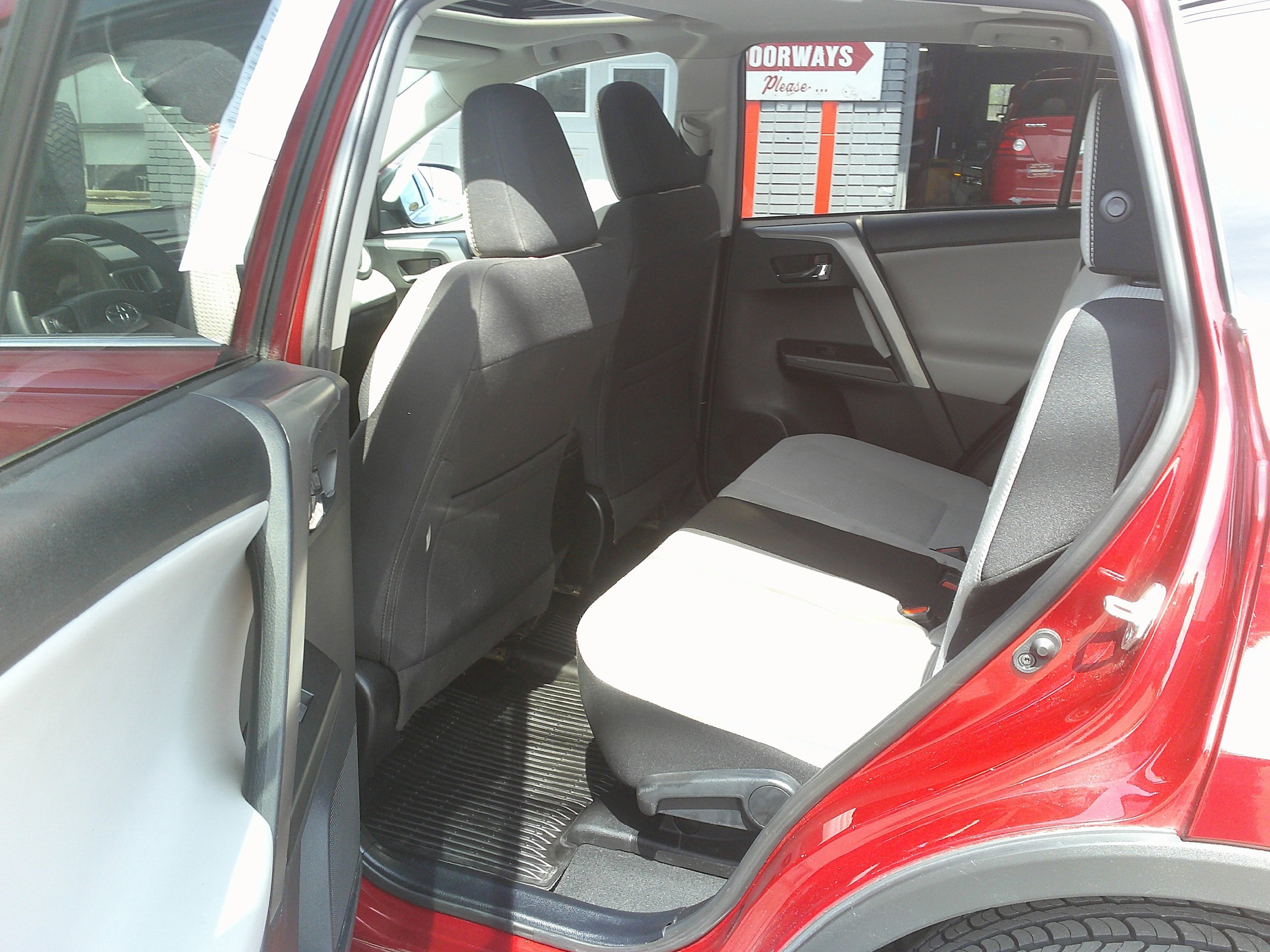 Used 2018 Toyota RAV4 XLE w/ Plus Extra Value Package AWD/4WD image 18