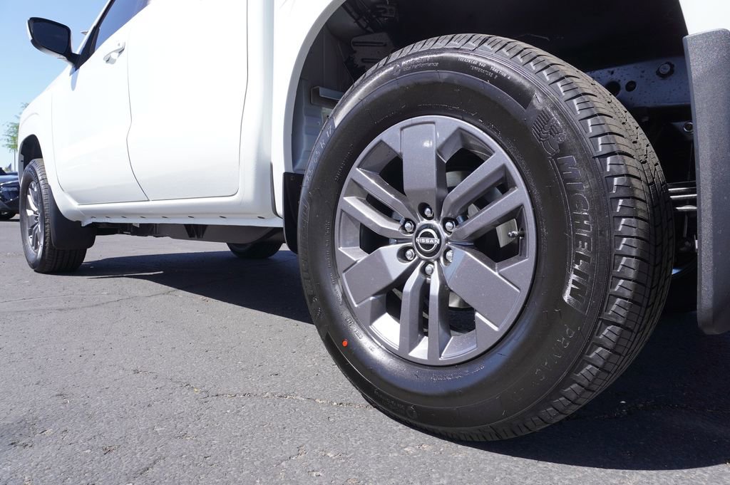 New 2026 Nissan Frontier 4x4 Crew Cab image 6