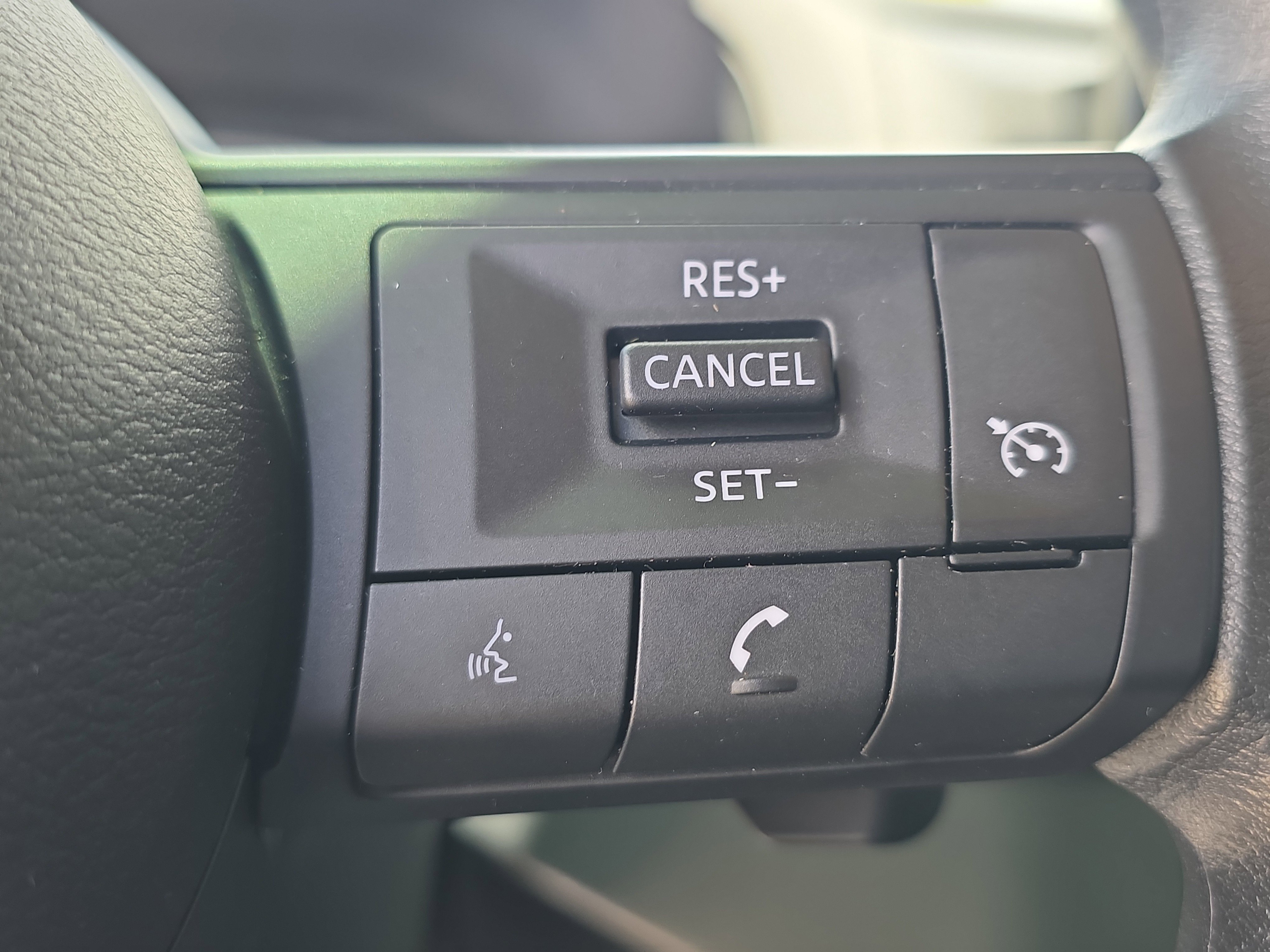 Used 2024 Nissan Pathfinder S image 30