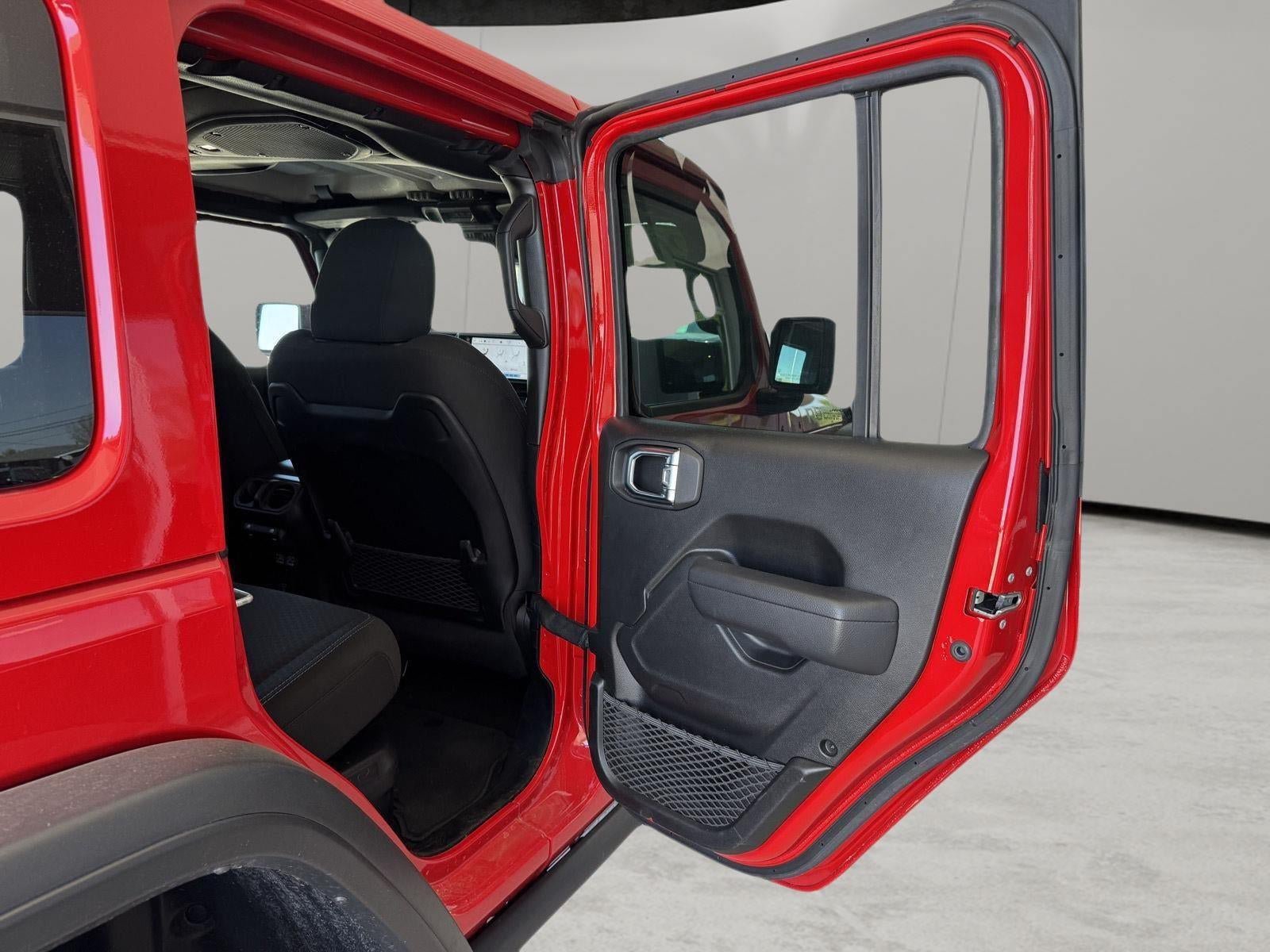 Used 2025 Jeep Wrangler Unlimited Rubicon 4xe w/ Convenience Group AWD/4WD image 29