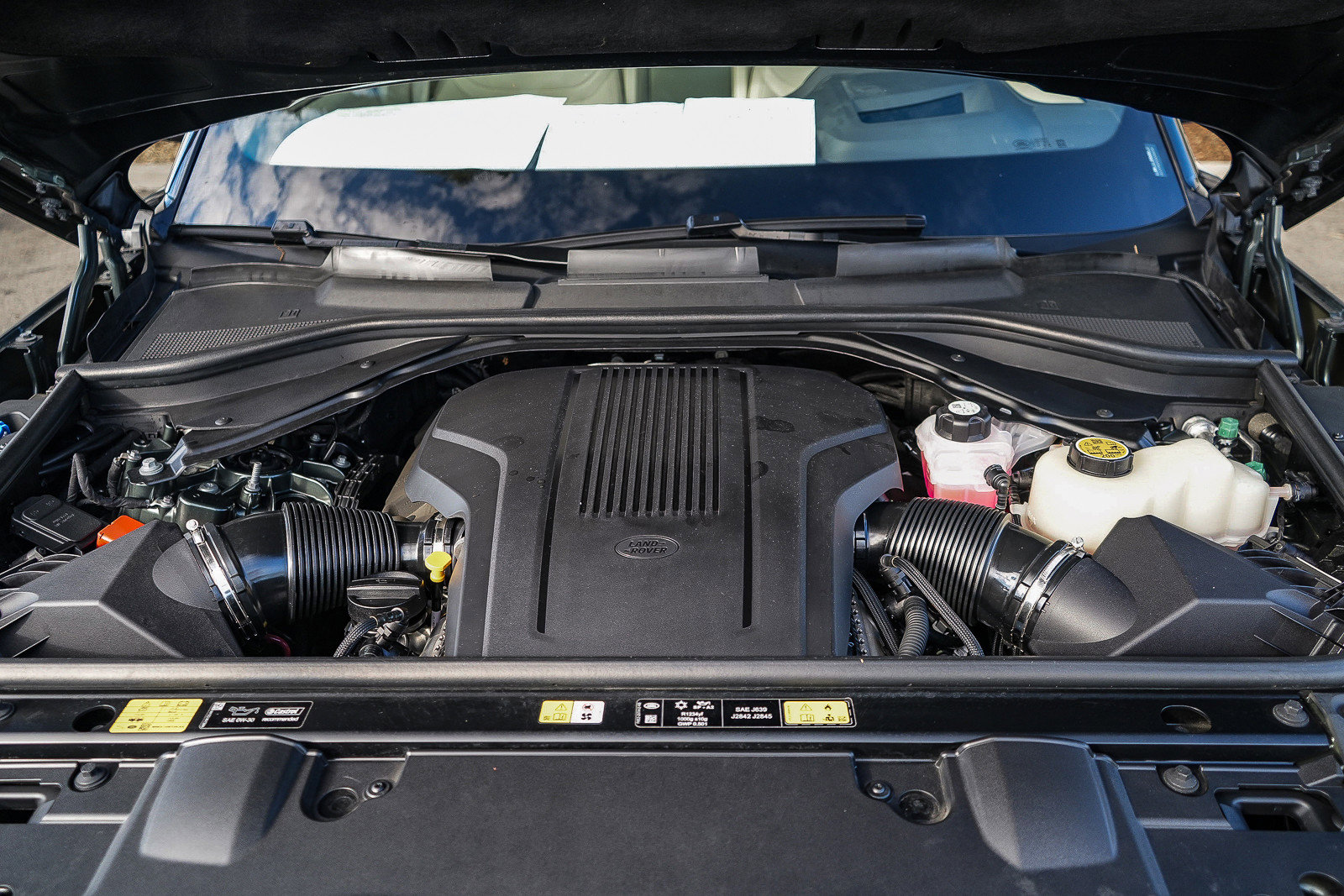 Certified 2025 Land Rover Range Rover SE image 28