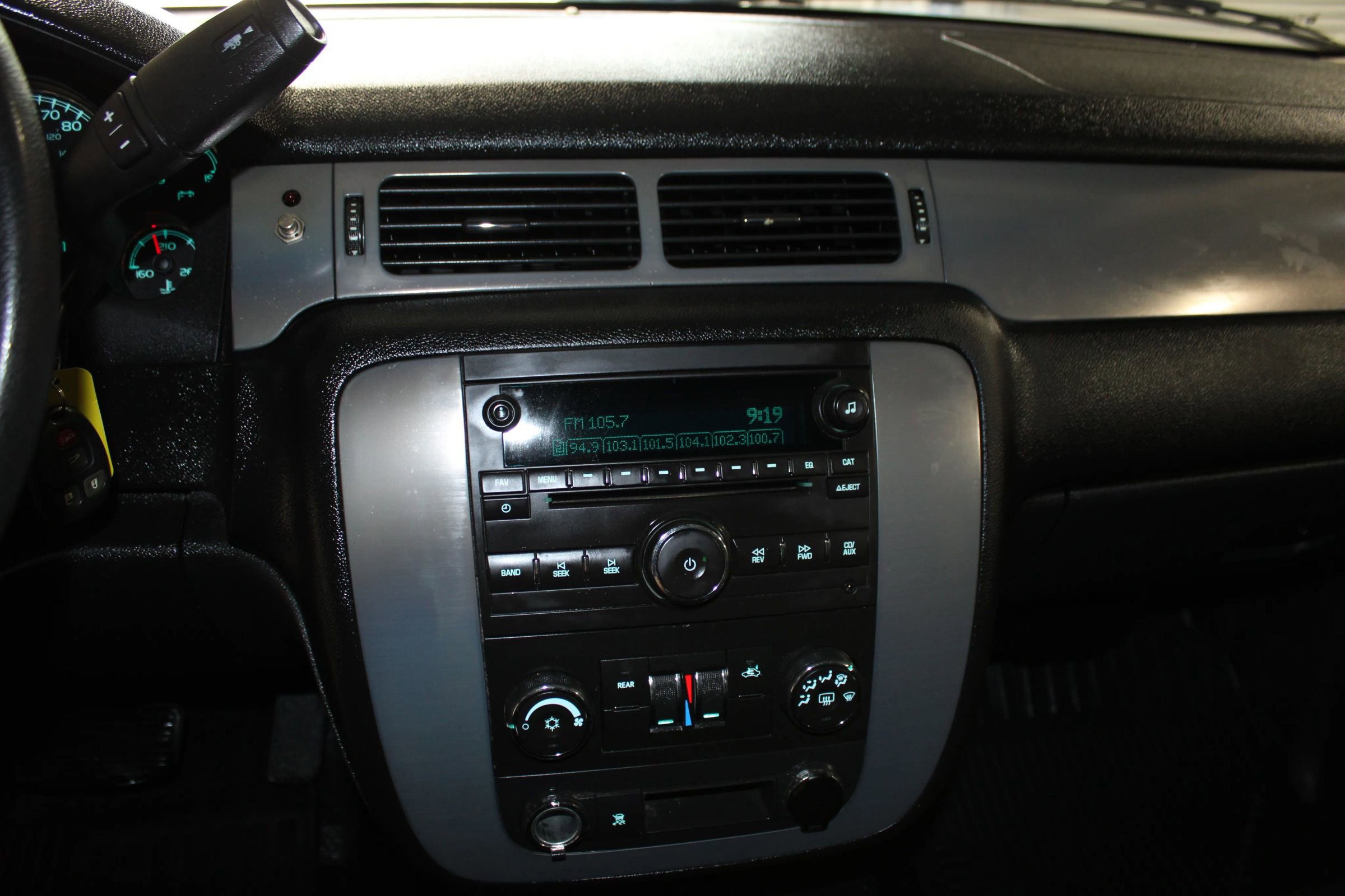 Used 2011 Chevrolet Suburban 2500 RWD image 13