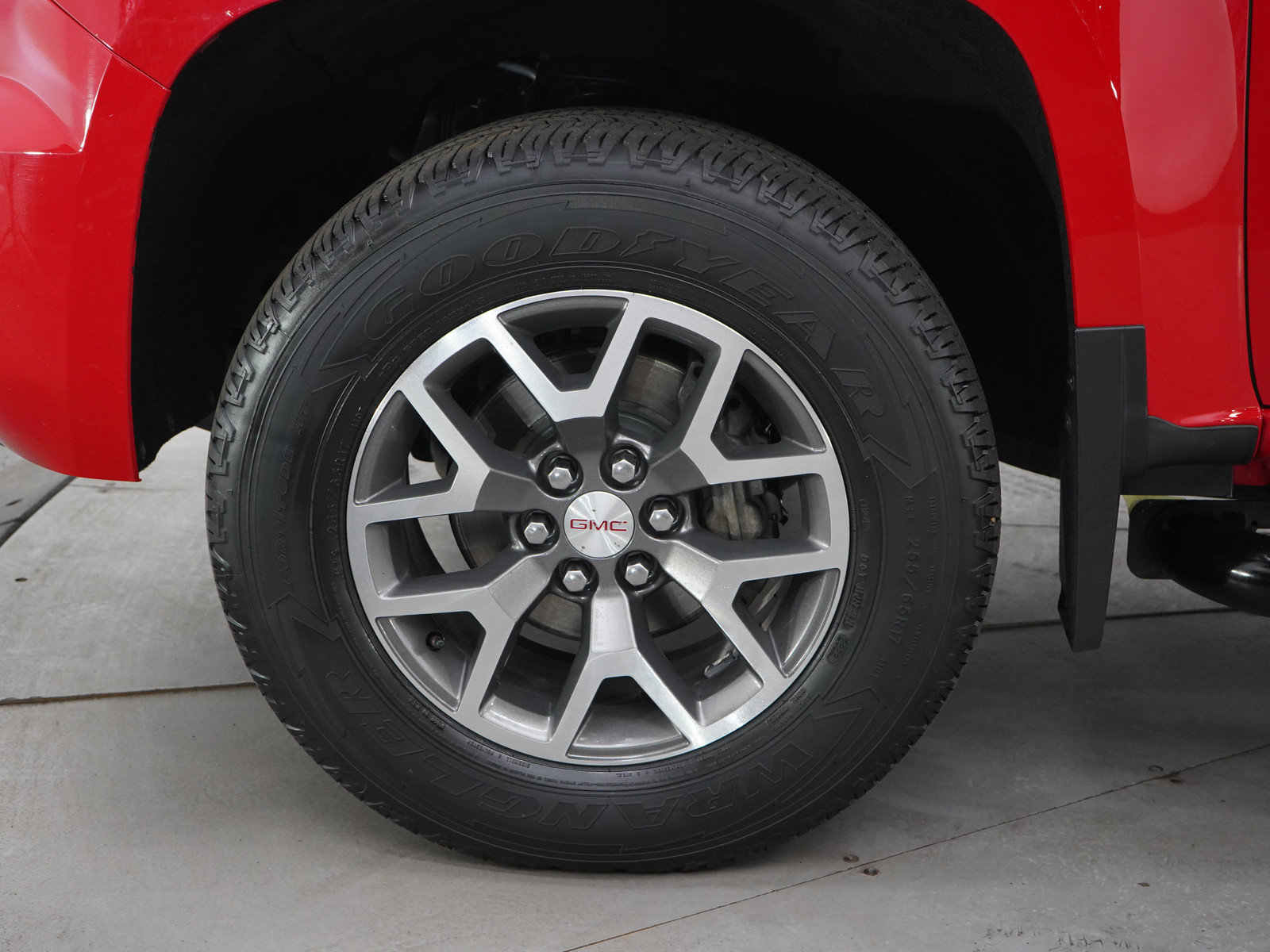Used 2015 GMC Canyon SLE AWD/4WD image 27