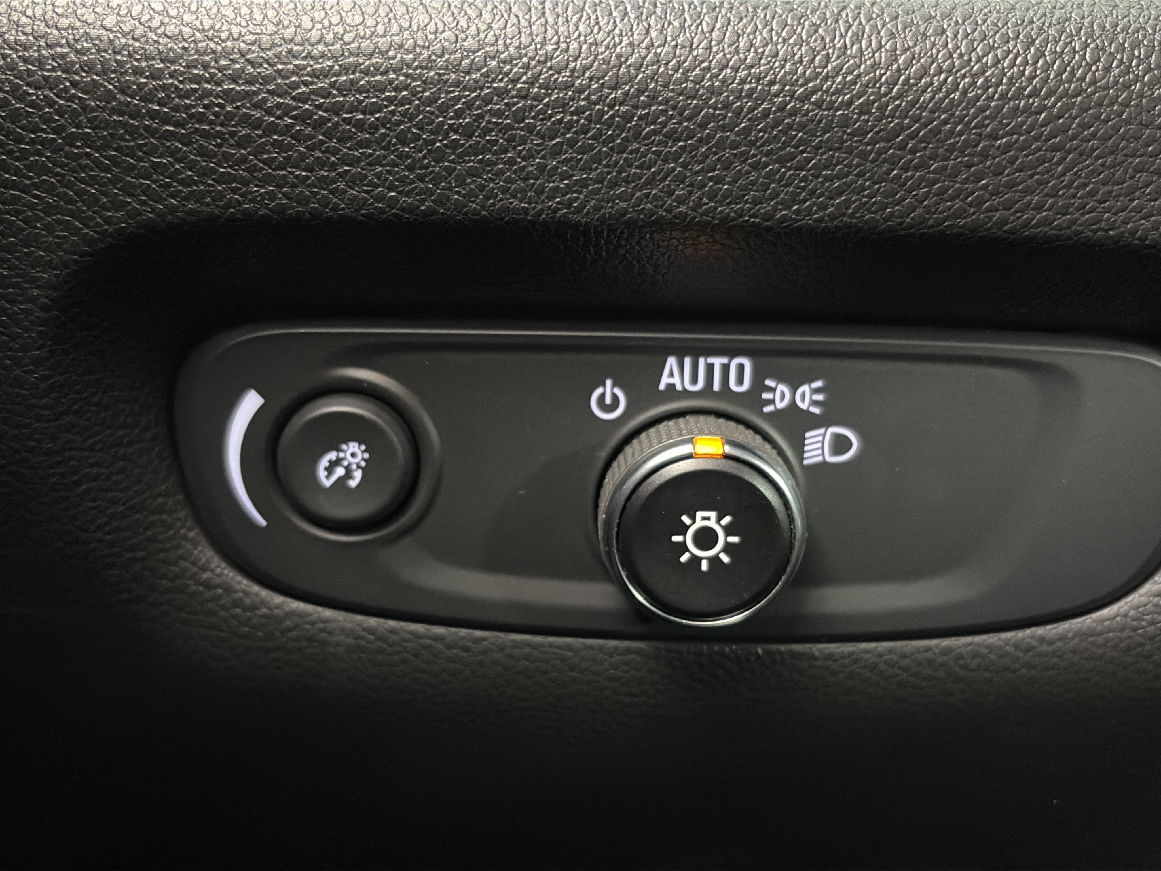 Certified 2023 Chevrolet Traverse LT AWD/4WD image 39