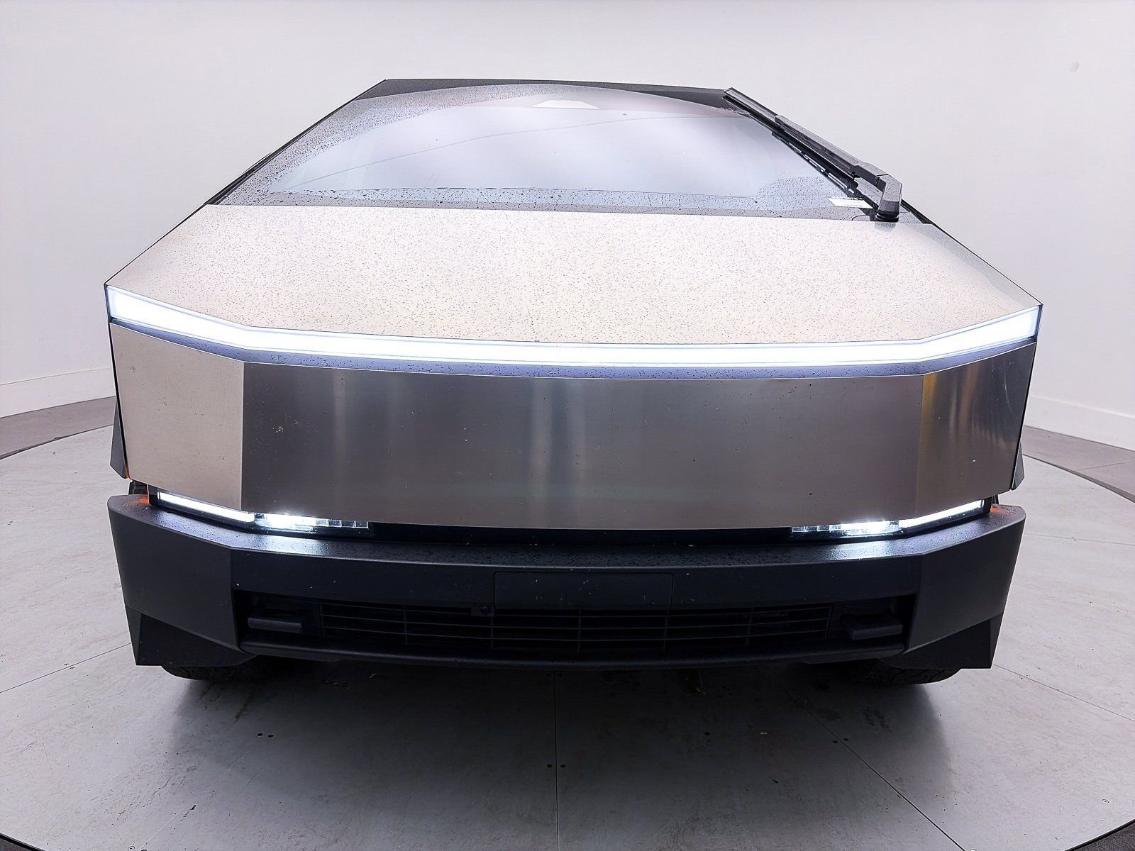 Used 2024 Tesla Cybertruck AWD Crew Cab image 9