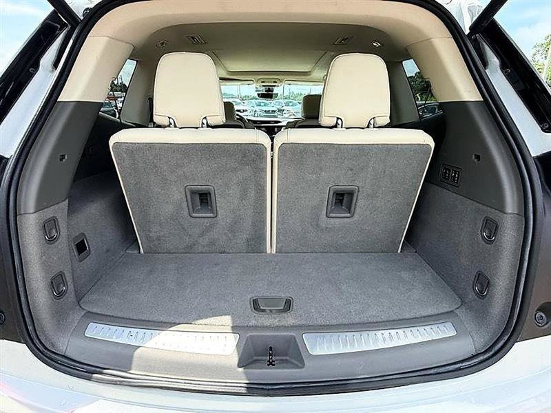 Used 2022 Cadillac XT6 Premium Luxury w/ Technology Package FWD image 12