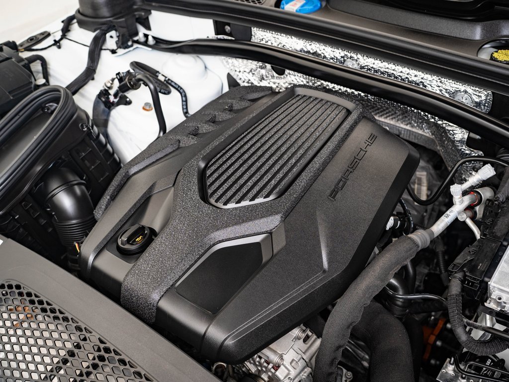 Certified 2024 Porsche Macan image 38