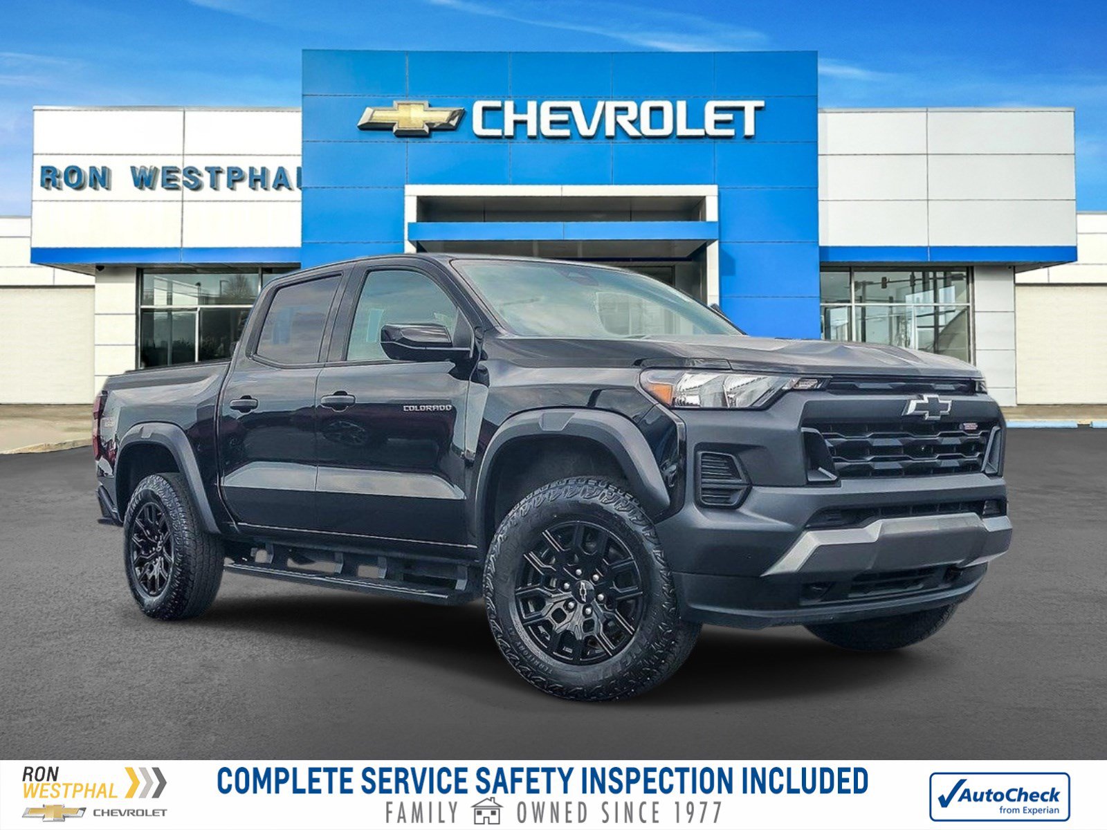 Certified 2024 Chevrolet Colorado Trail Boss w/ Technology Package AWD/4WD image 1