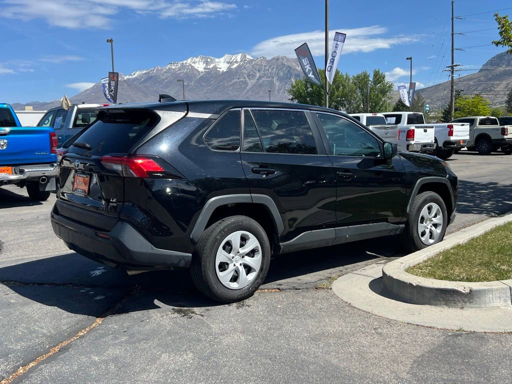 Used 2024 Toyota RAV4 LE AWD/4WD image 31