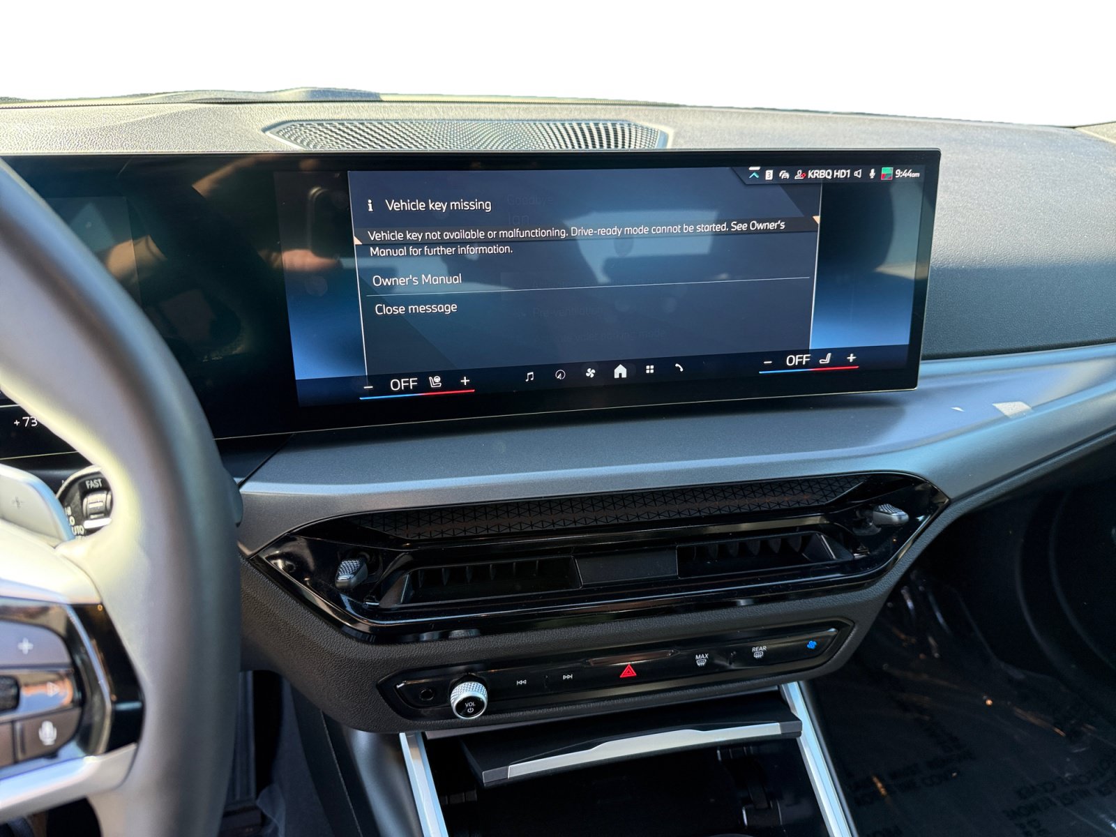 Used 2025 BMW 230i Coupe w/ Convenience Package RWD image 12