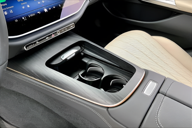 Used 2025 Mercedes-Benz E 350 Sedan image 15