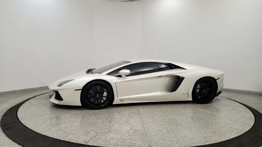 Used 2013 Lamborghini Aventador LP 700-4 AWD/4WD image 2