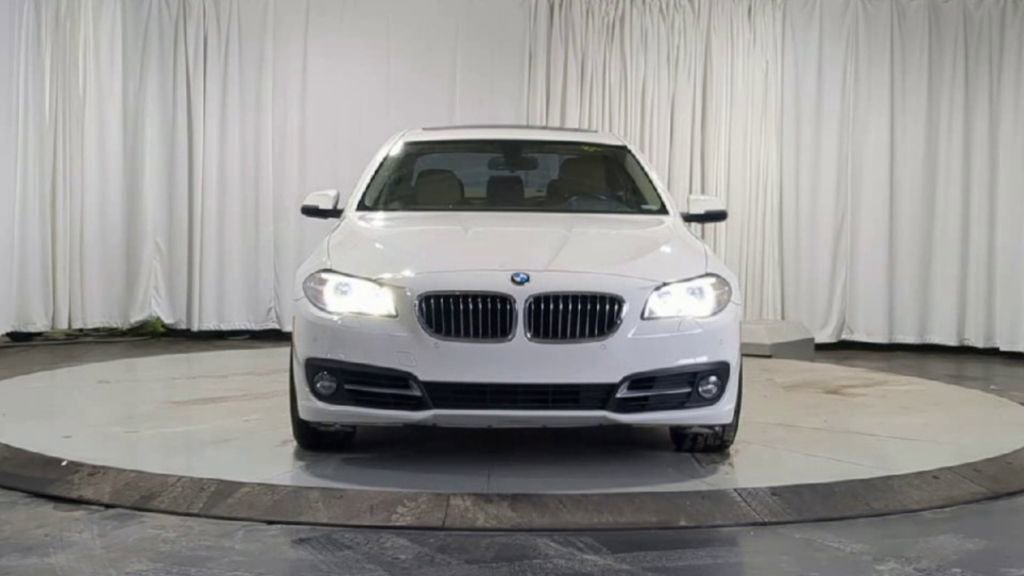 Used 2015 BMW 528i xDrive Sedan image 3