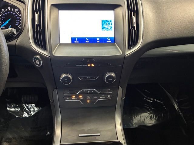 Used 2020 Ford Edge SE image 16