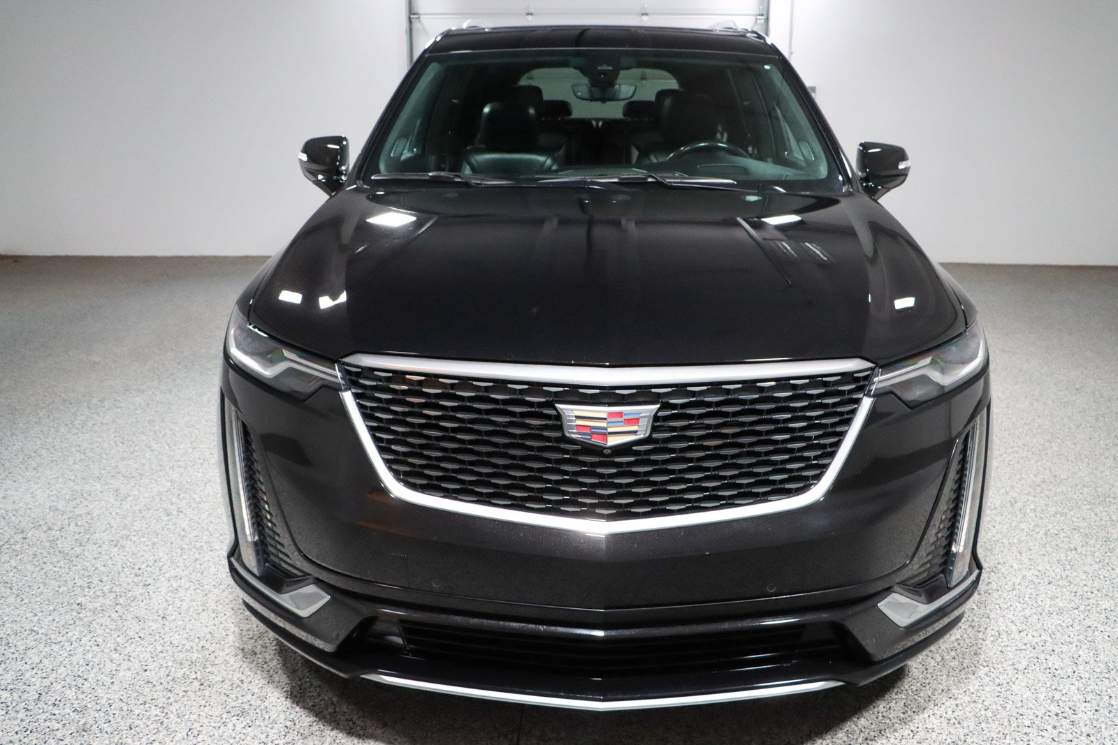 Used 2023 Cadillac XT6 Premium Luxury w/ Technology Package FWD image 4