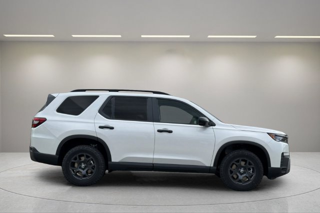 New 2026 Honda Pilot TrailSport image 2