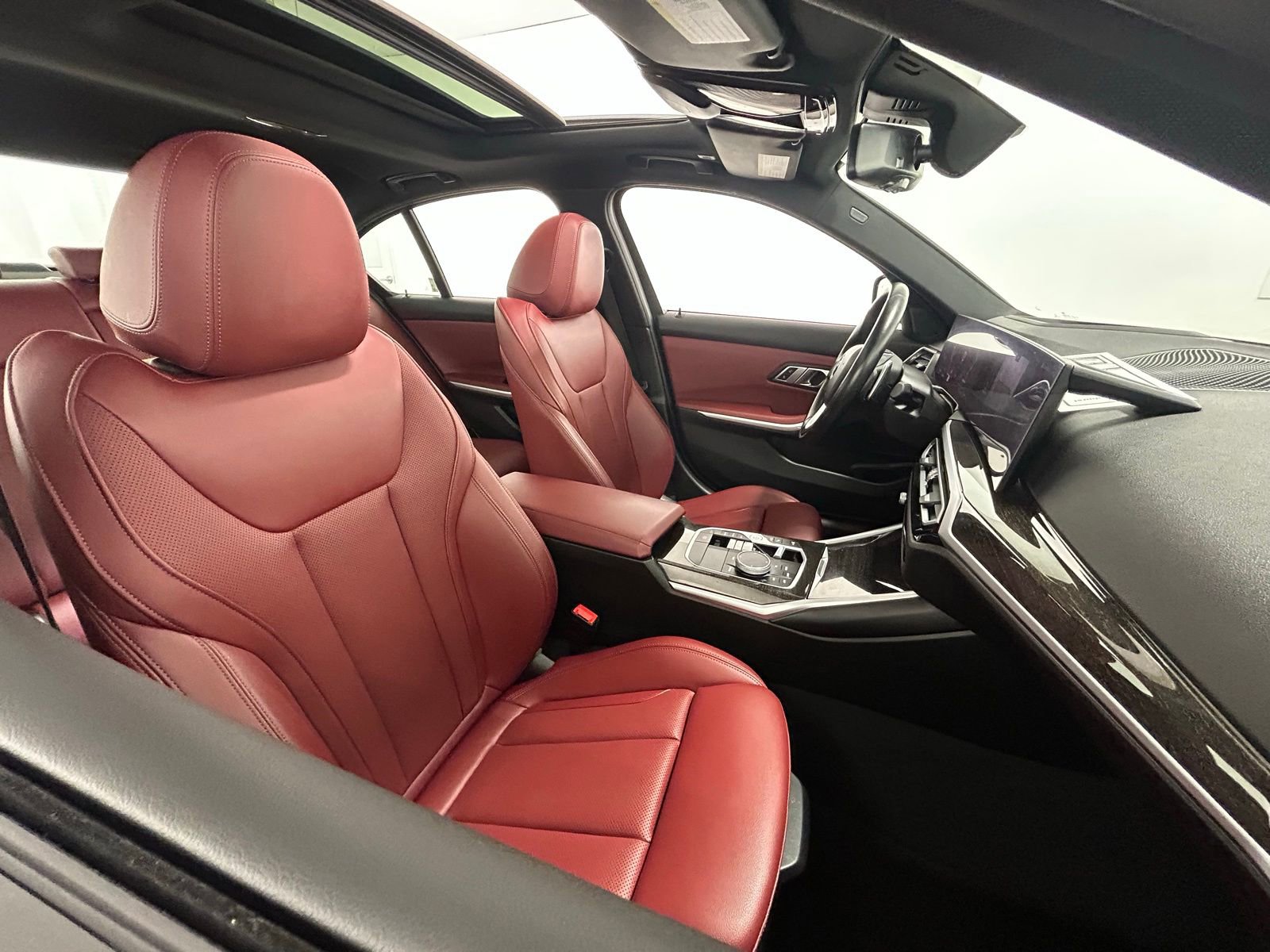 Used 2023 BMW 330i xDrive Sedan w/ Premium Package image 40
