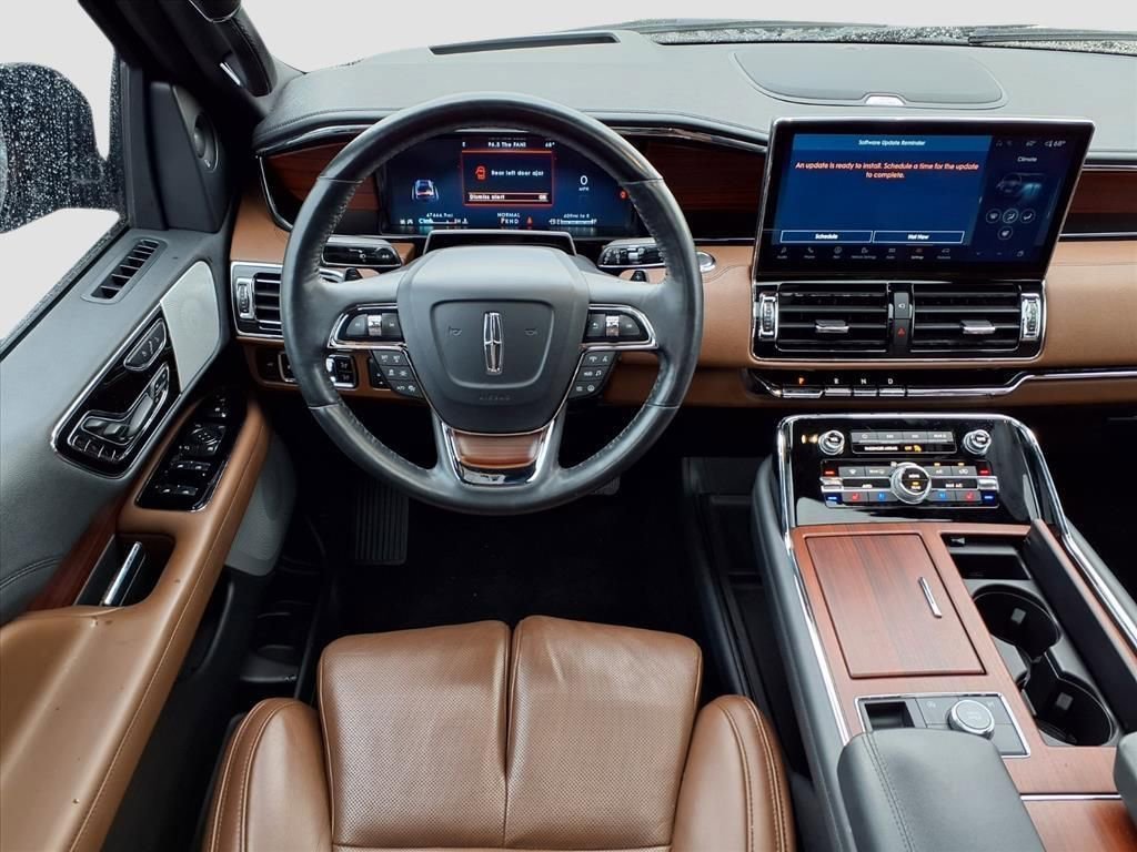 Used 2023 Lincoln Navigator L Reserve image 9