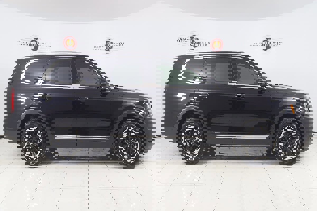 Used 2024 Kia Telluride S w/ S Sunroof Package image 2
