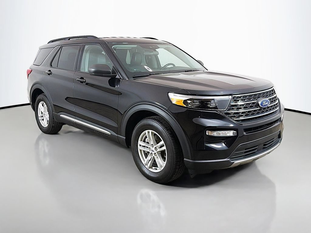 Used 2023 Ford Explorer XLT w/ Equipment Group 202A AWD/4WD image 2