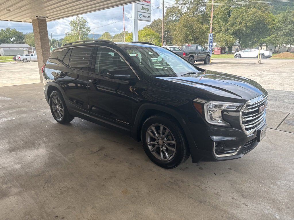 Used 2022 GMC Terrain SLT w/ Infotainment Package II image 3