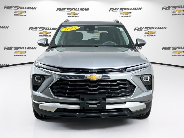 Used 2025 Chevrolet TrailBlazer LT AWD/4WD image 2