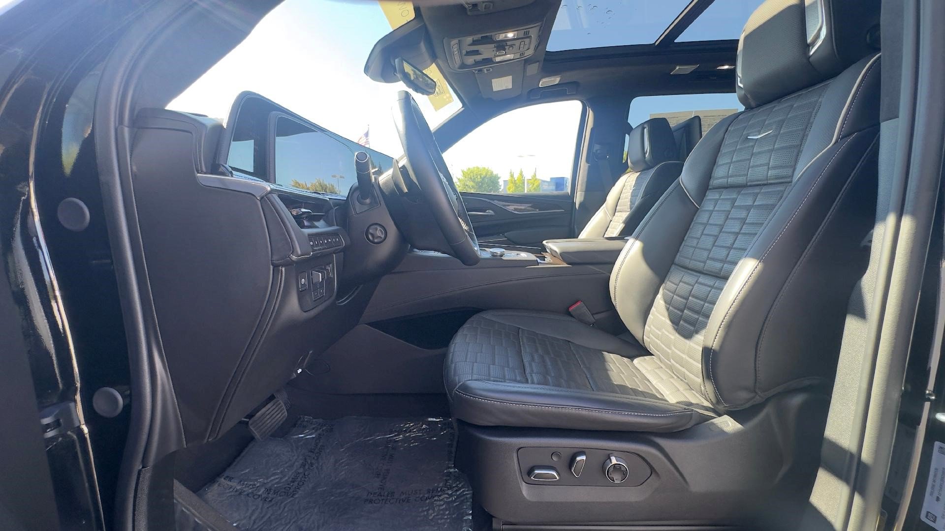 Certified 2024 Cadillac Escalade Premium Luxury Platinum AWD/4WD image 16