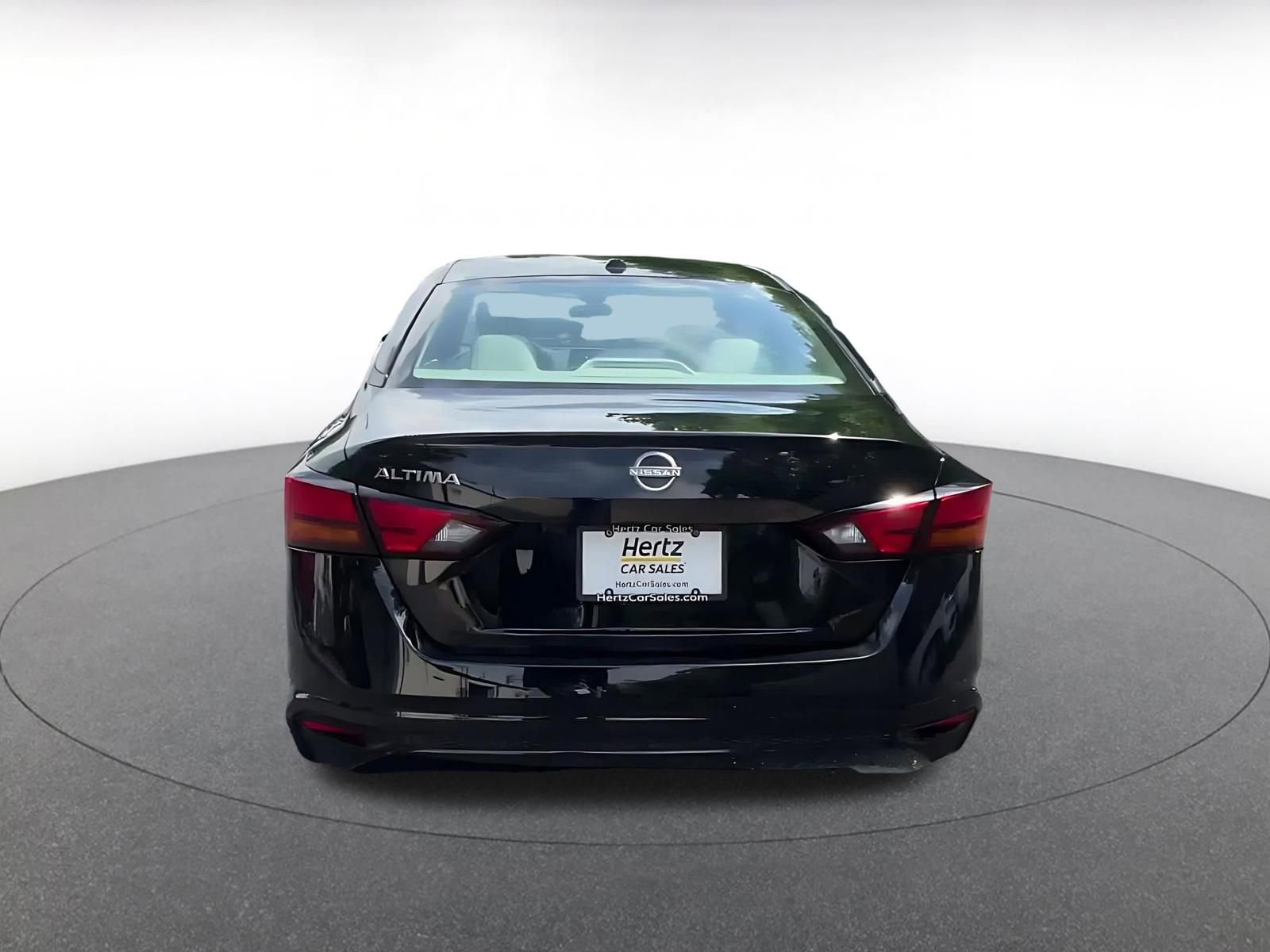 Used 2025 Nissan Altima 2.5 SV FWD image 12