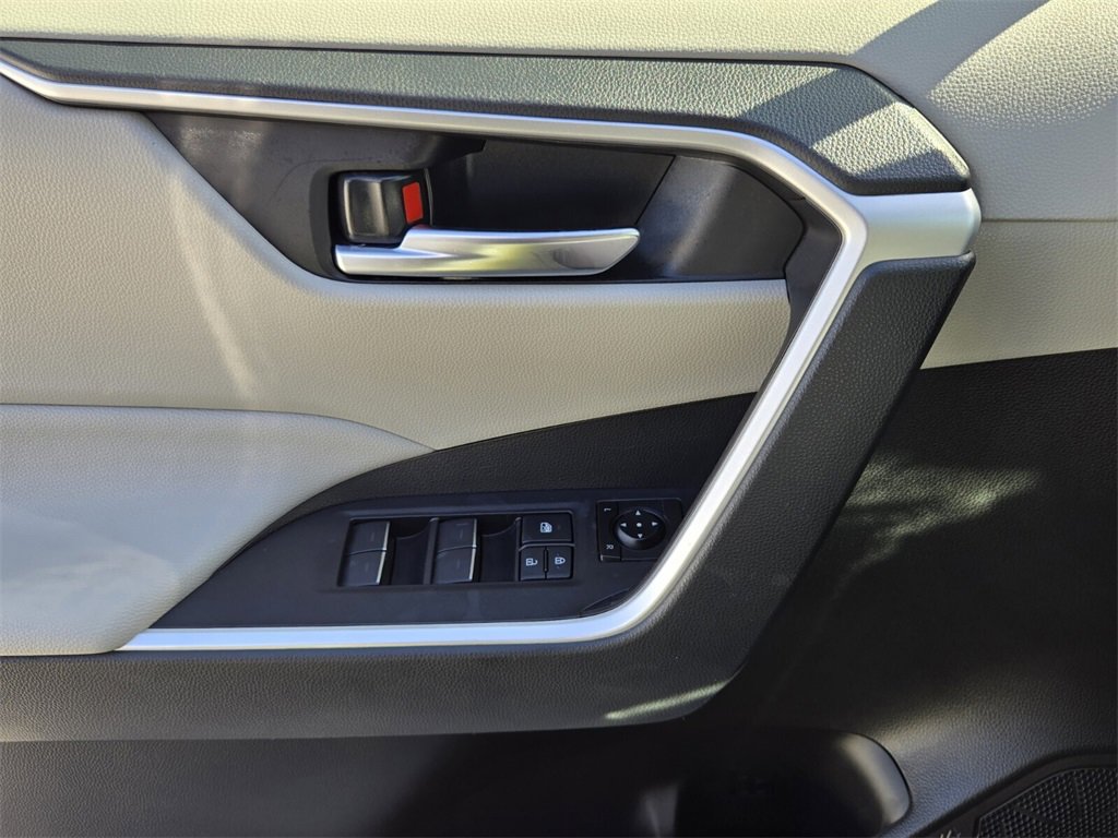 Used 2024 Toyota RAV4 XLE image 28