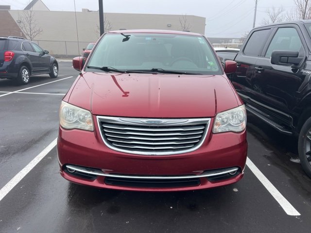 Used 2014 Chrysler Town & Country Touring image 2