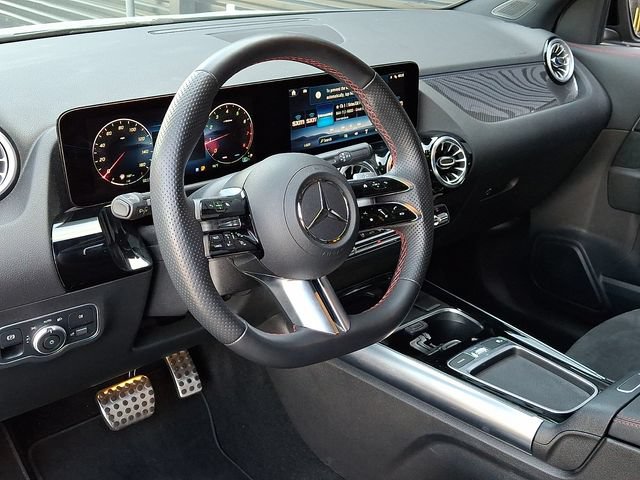 Used 2025 Mercedes-Benz GLA 250 4MATIC image 4