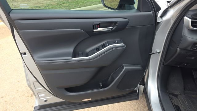 Used 2021 Toyota Highlander XLE image 10