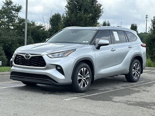 Used 2020 Toyota Highlander XLE AWD/4WD image 1