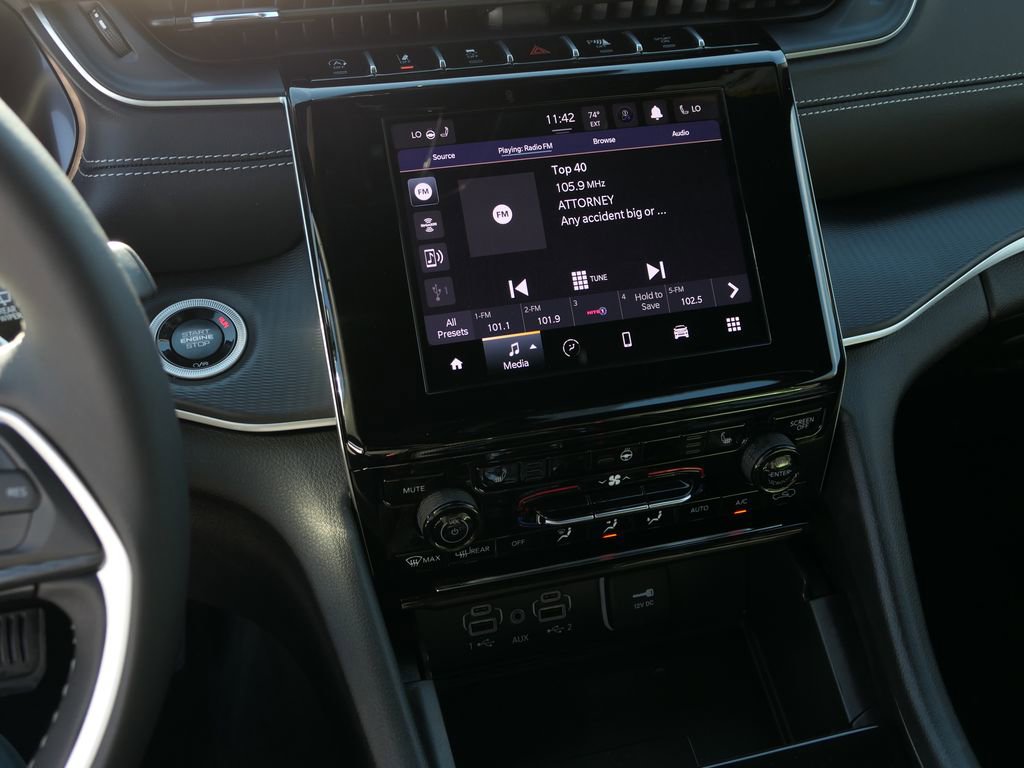 Used 2025 Jeep Grand Cherokee Laredo X w/ Luxury Tech Group I image 15