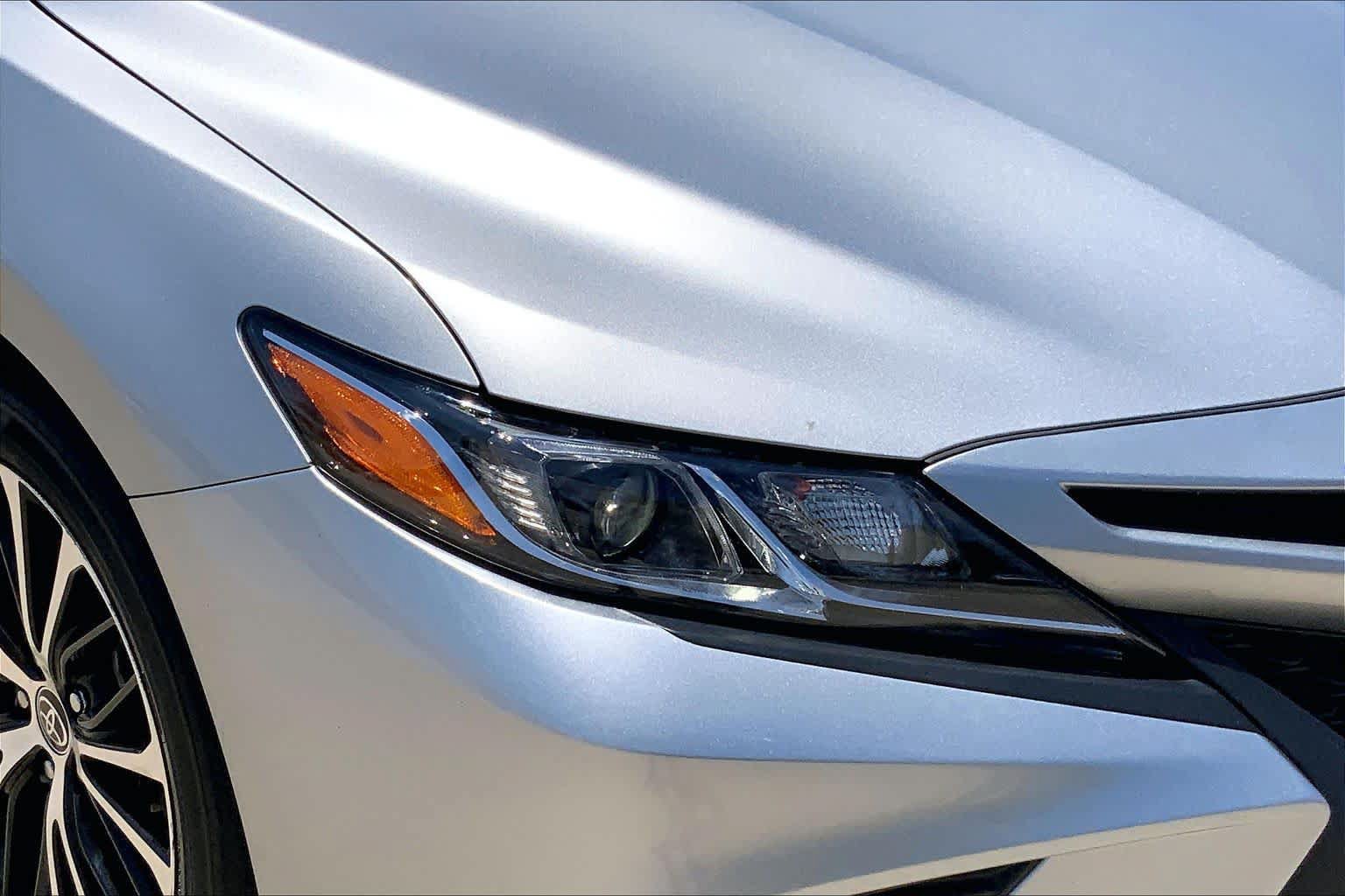 Used 2020 Toyota Camry SE FWD image 26