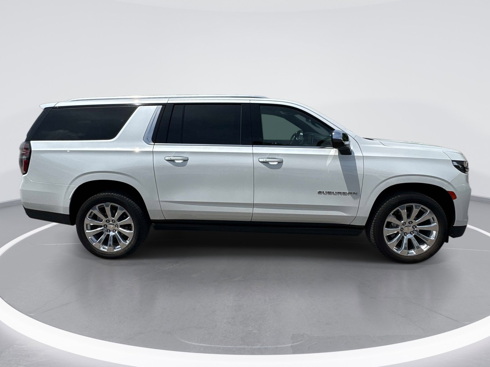 Used 2023 Chevrolet Suburban Premier AWD/4WD image 9