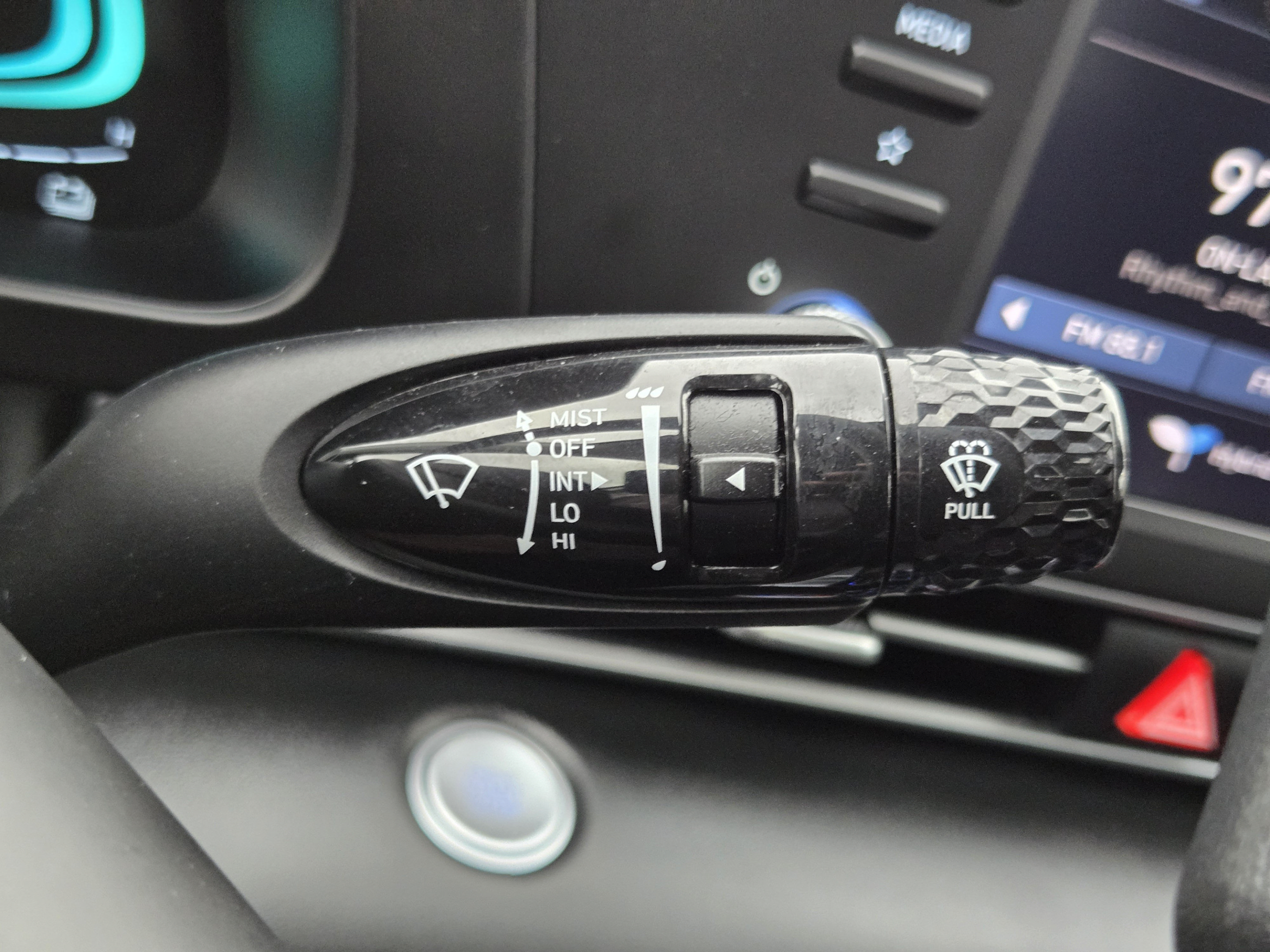 Used 2025 Hyundai Elantra Hybrid FWD image 18