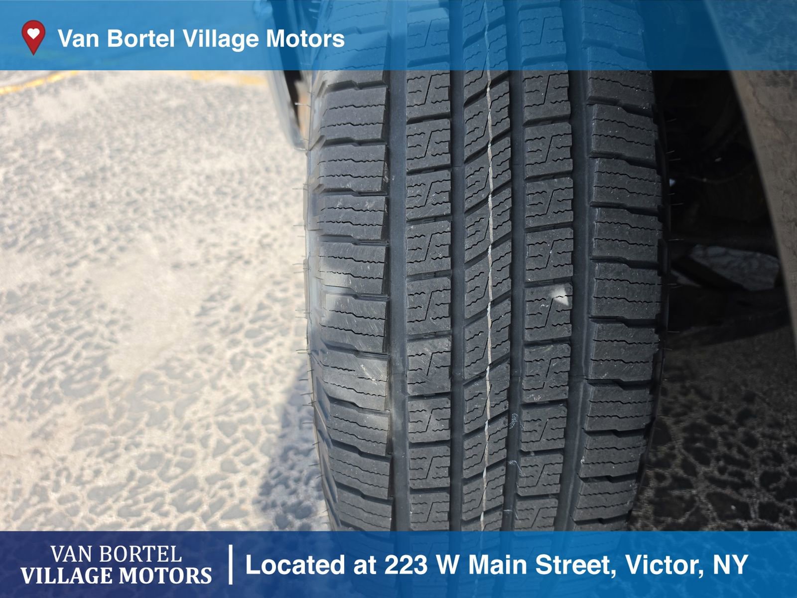 Used 2017 Ford F150 XLT w/ Equipment Group 302A Luxury AWD/4WD image 29