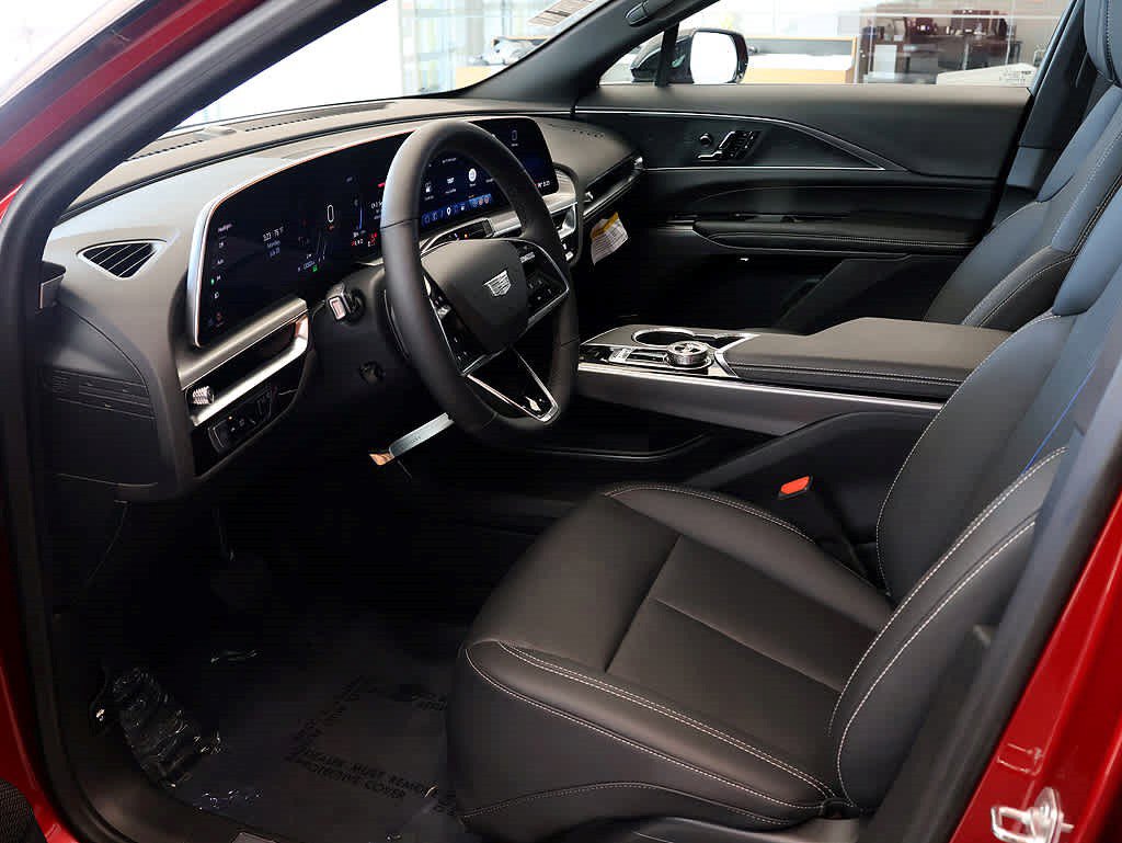 Used 2025 Cadillac Lyriq Sport AWD/4WD image 11