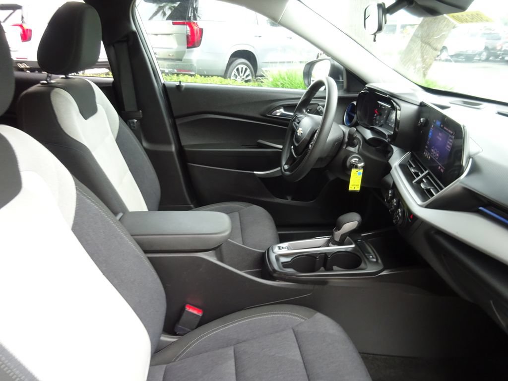 Certified 2024 Chevrolet Trax LS FWD image 16