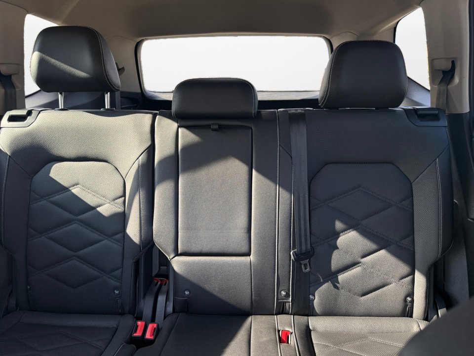 Used 2024 Volkswagen Atlas SE image 15