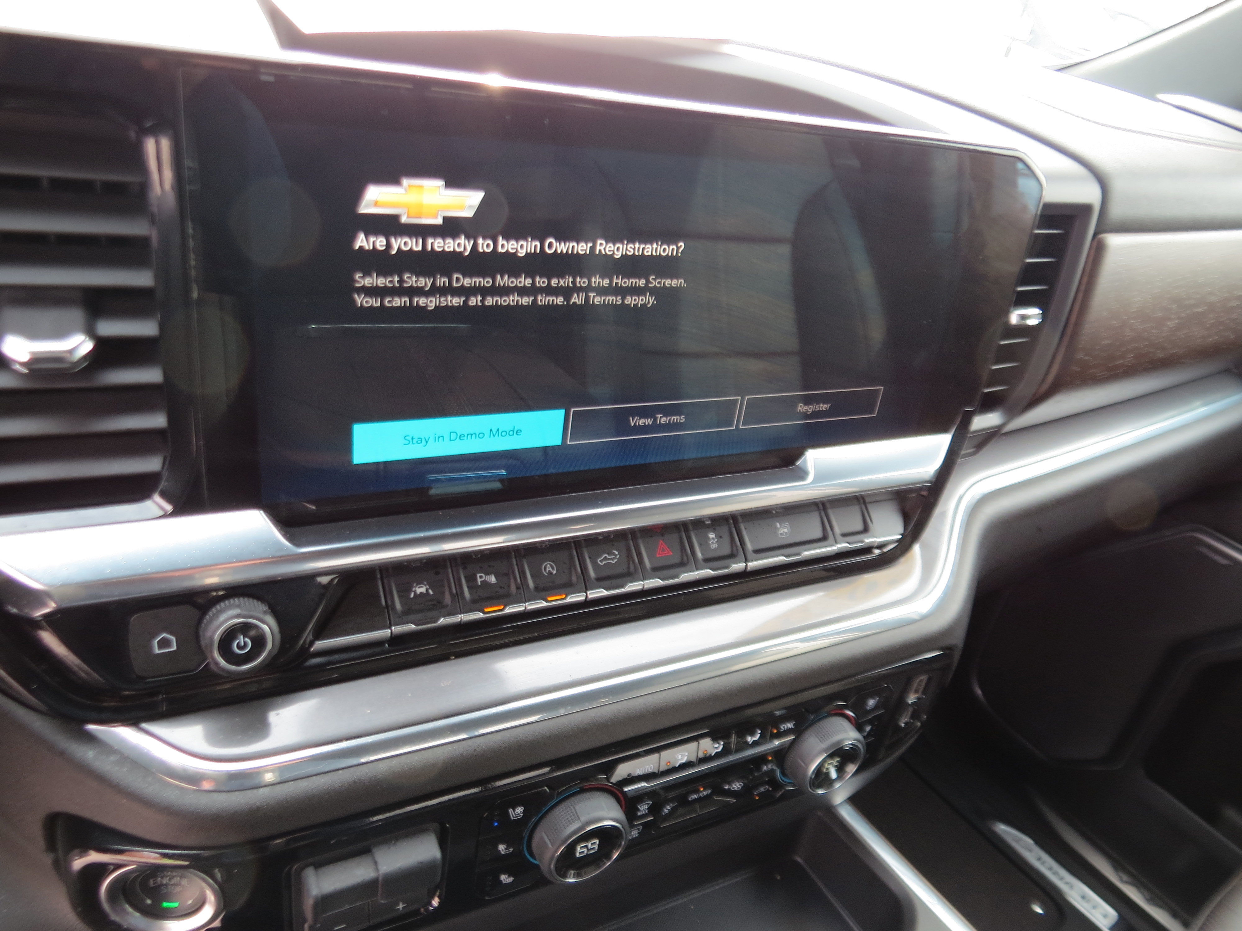 Used 2025 Chevrolet Silverado 1500 High Country w/ Midnight Edition AWD/4WD image 29